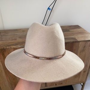 Lucky brand hat